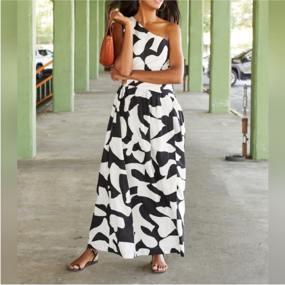 Abercrombie & Fitch Asymmetrical Black and White Dress - Picture 2 of 5